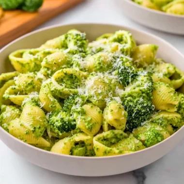 Delicious bowl of easy healthy broccoli pasta with fresh ingredients.