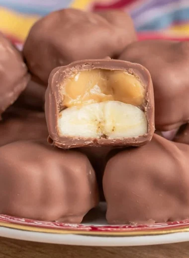 Chocolate Banana Peanut Butter Bites for a healthy snack