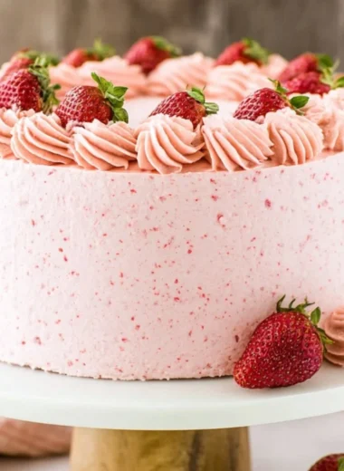 Delicious homemade strawberry cake topped with fresh strawberries