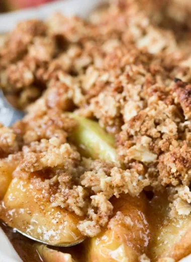 Delicious easy apple crisp with a crispy oat topping served in a bowl